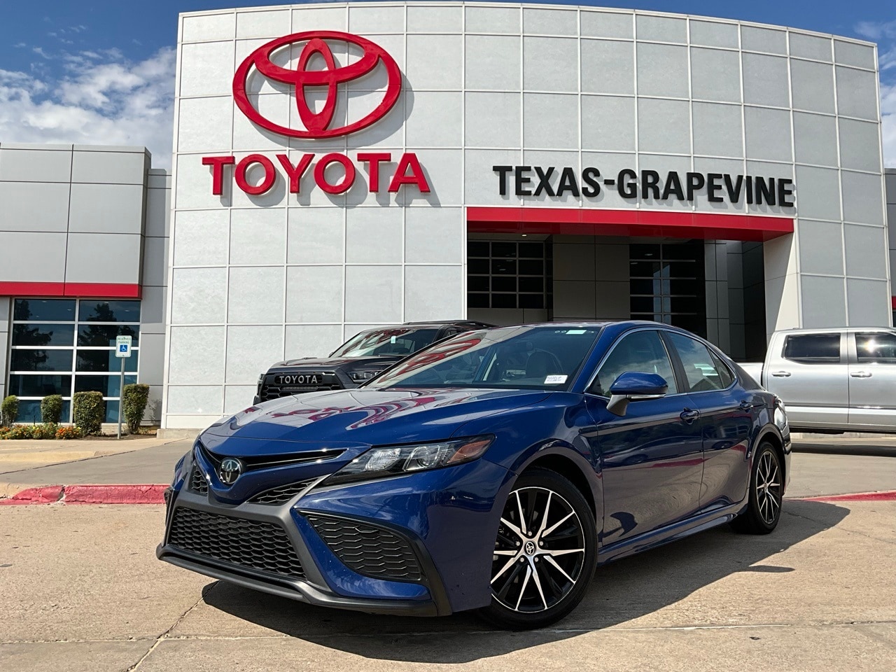 Used 2023 Toyota Camry SE with VIN 4T1G11AK9PU100131 for sale in Grapevine, TX