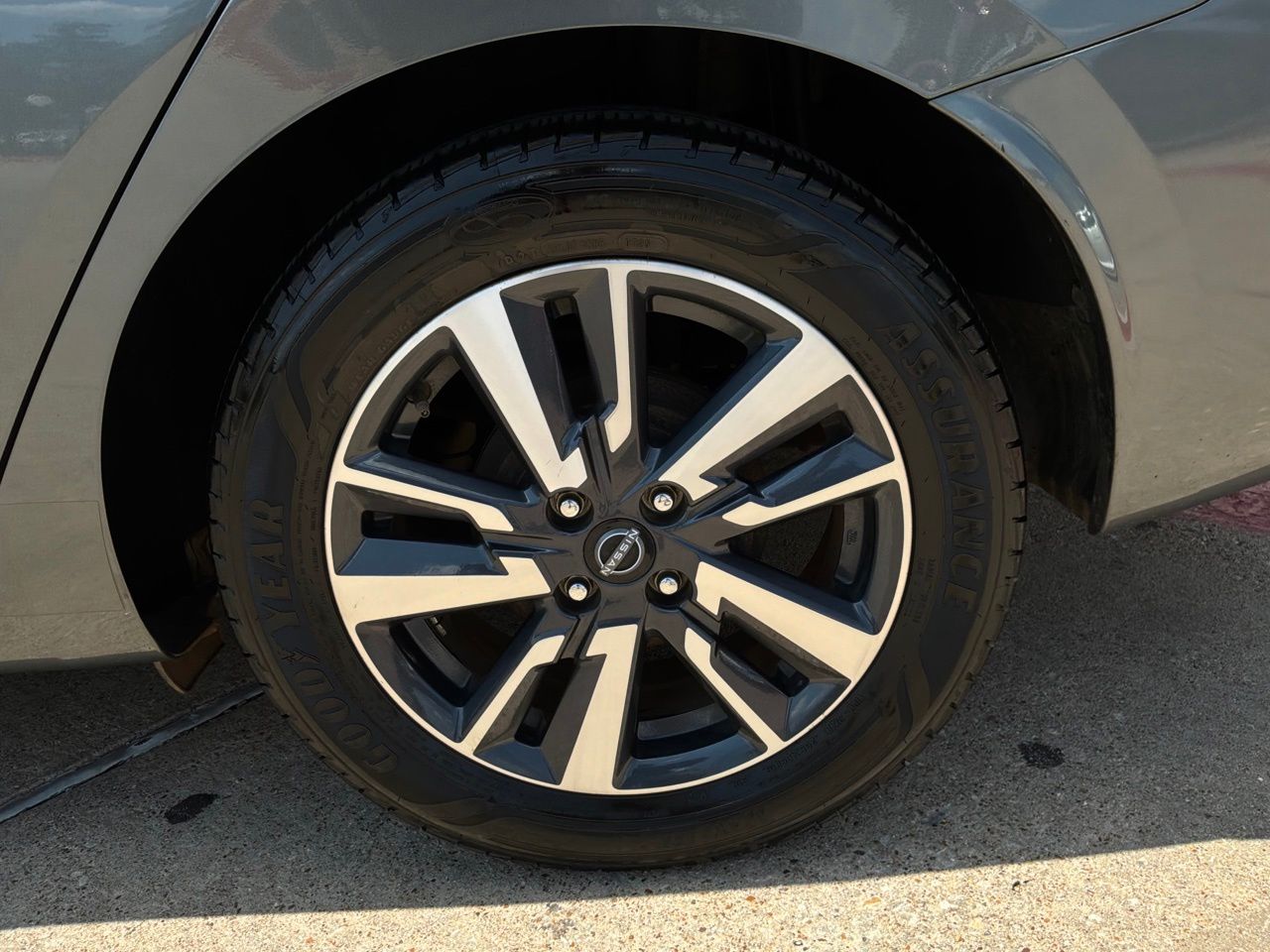 2023 Nissan Versa Sedan SV - Photo 9