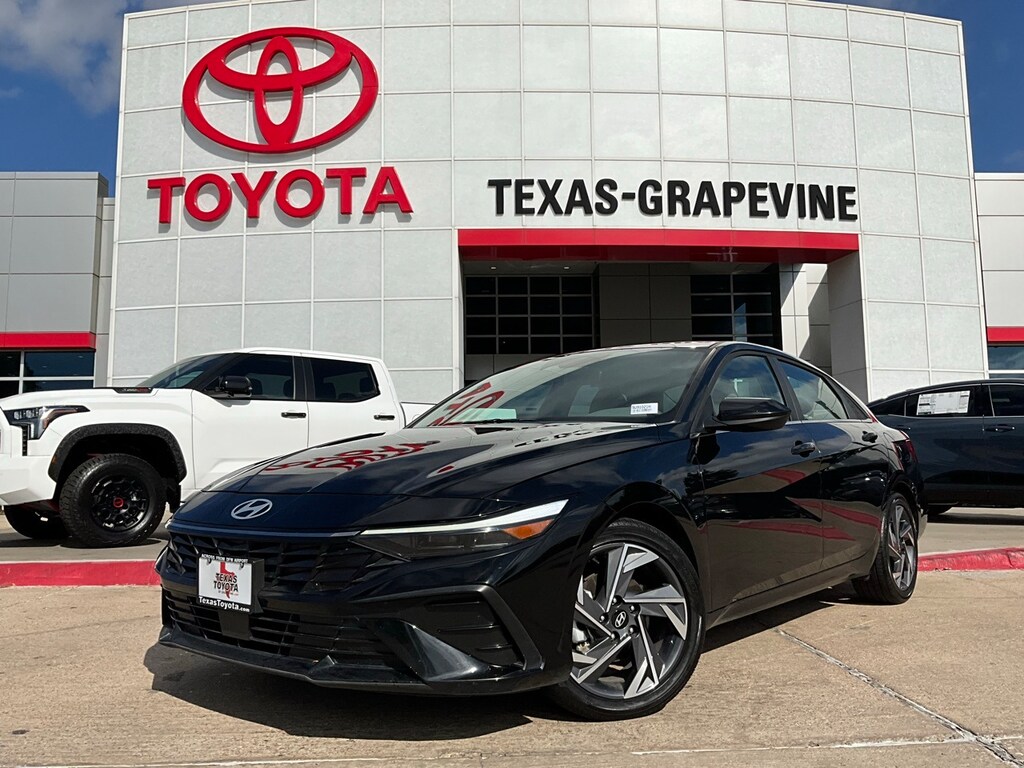 Used 2025 Hyundai Elantra SEL Convenience Sedan