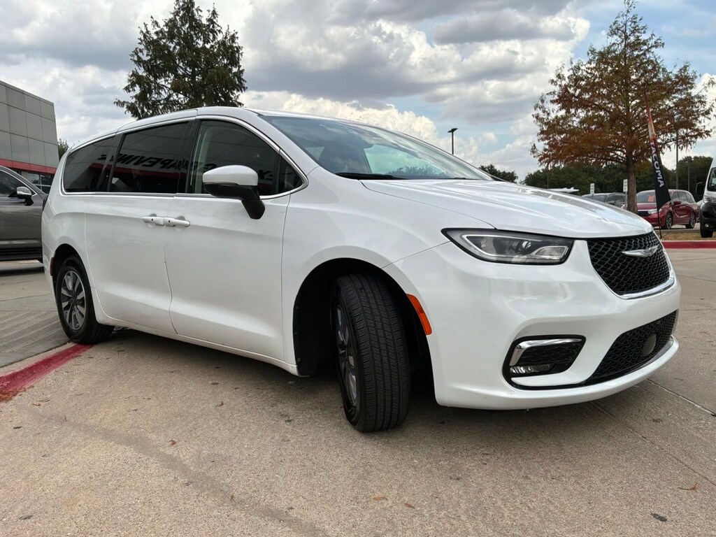 Used 2023 Chrysler Pacifica Hybrid Touring L Minivan/Van