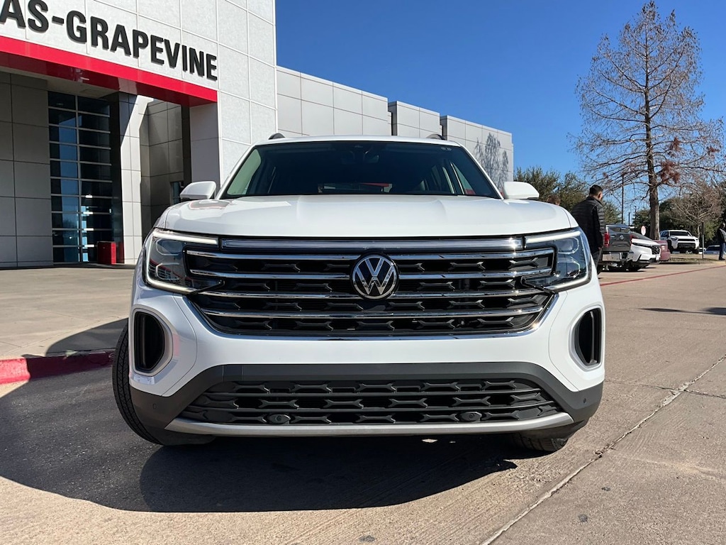 Used 2025 Volkswagen Atlas 2.0T SE w/Technology SUV