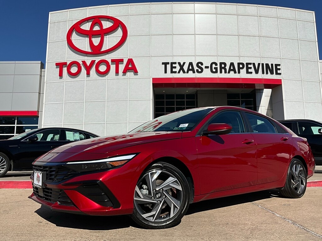 Used 2025 Hyundai Elantra SEL Convenience Sedan