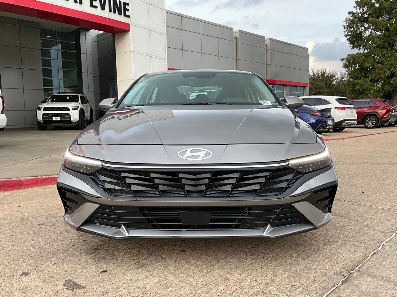 2025 Hyundai Elantra SEL Convenience photo 3