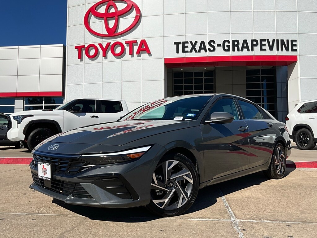Used 2025 Hyundai Elantra Hybrid Limited Sedan