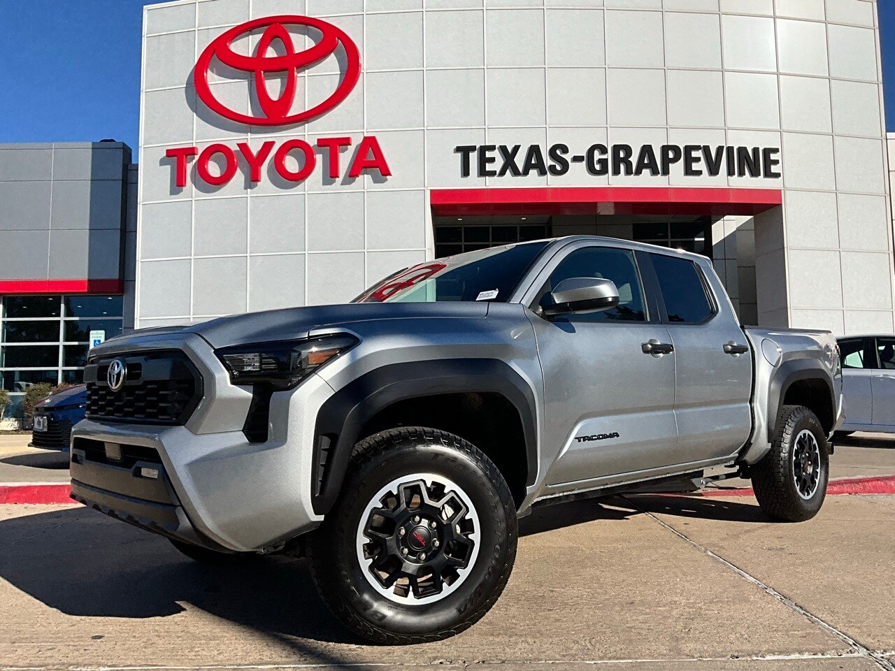 2025 Toyota Tacoma TRD Off-Road photo 2