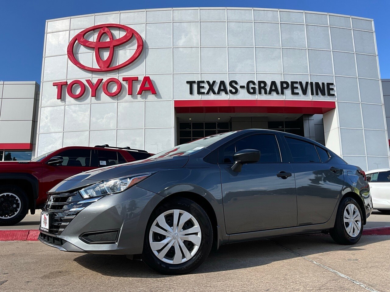 2024 Nissan Versa 1.6 S photo 2