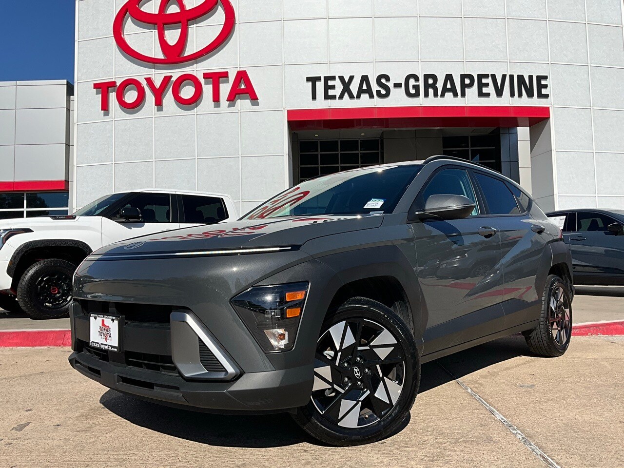 2025 Hyundai Kona SEL photo 2