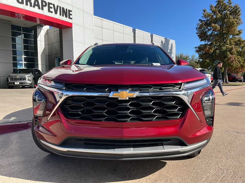 Used 2025 Chevrolet Trax LT SUV