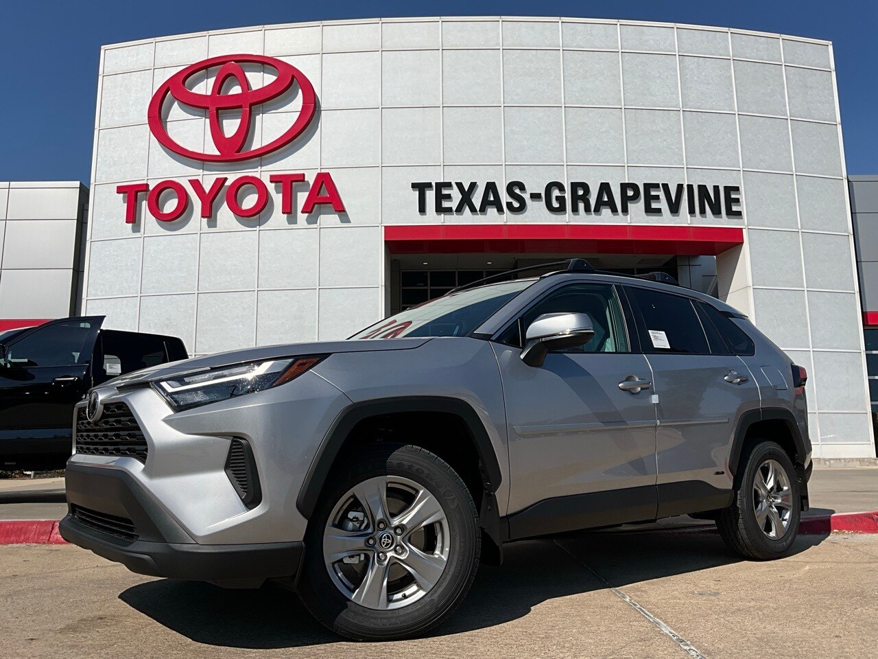 2025 Toyota RAV4 Hybrid XLE photo 2