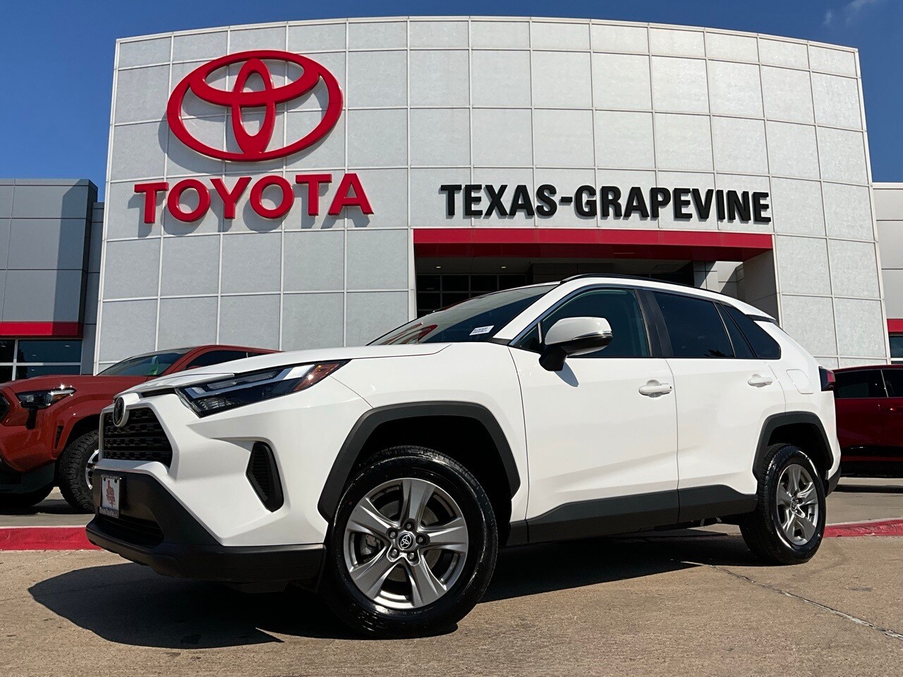 2024 Toyota RAV4 XLE photo 2