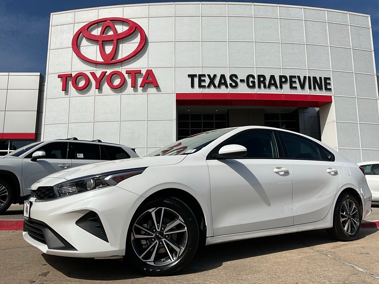 2024 Kia Forte LXS photo 2