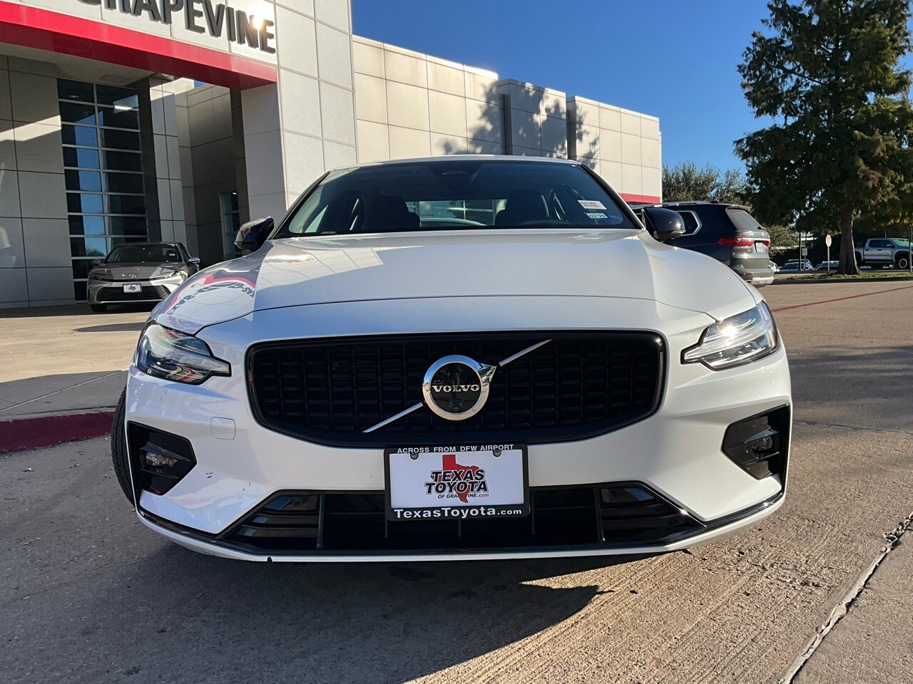 2024 Volvo S60 B5 Plus photo 3