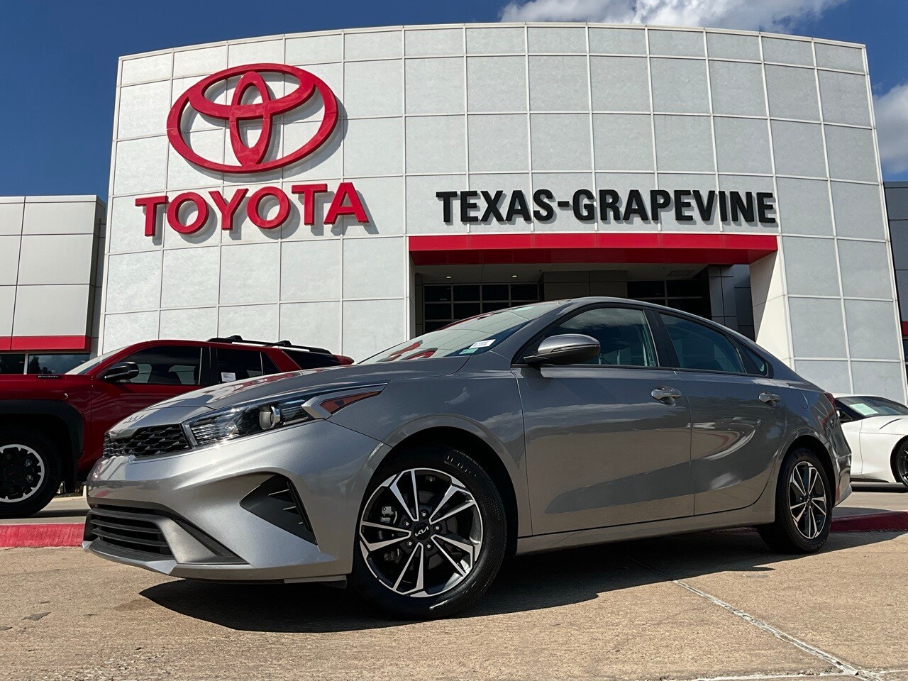 2024 Kia Forte LXS photo 2