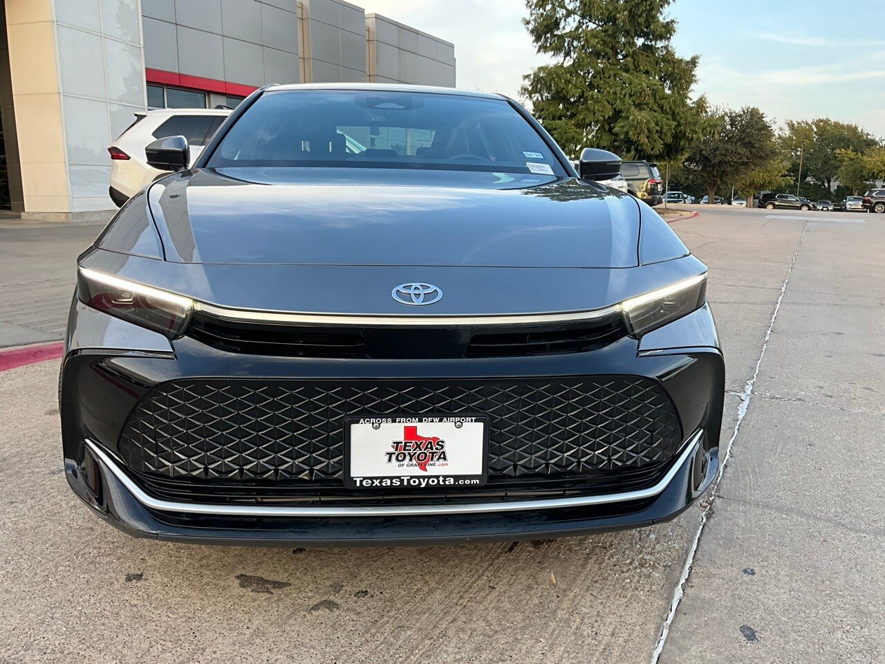 2025 Toyota Crown XLE photo 3