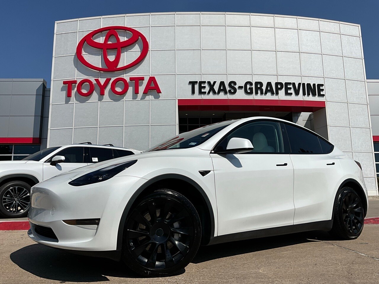 2023 Tesla Model Y Long Range photo 2
