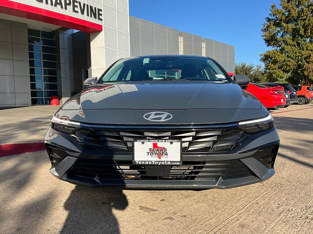 Used 2025 Hyundai Elantra SEL Convenience Sedan