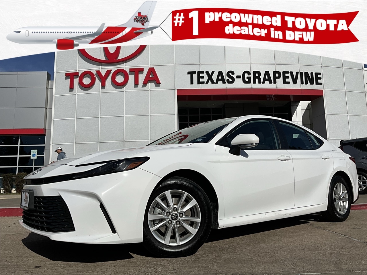 2025 Toyota Camry LE's photo