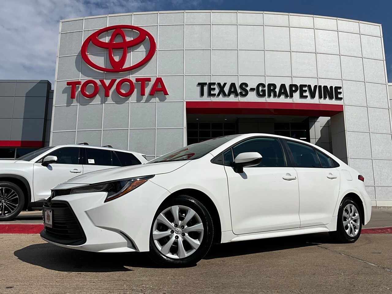 2024 Toyota Corolla LE photo 2