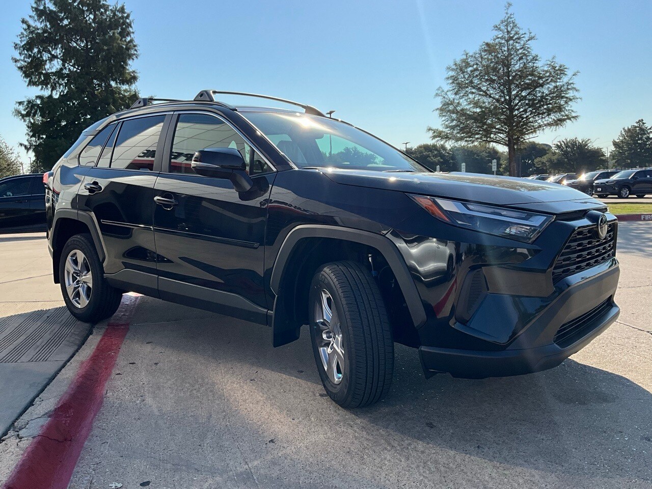 2025 Toyota RAV4 XLE photo 4