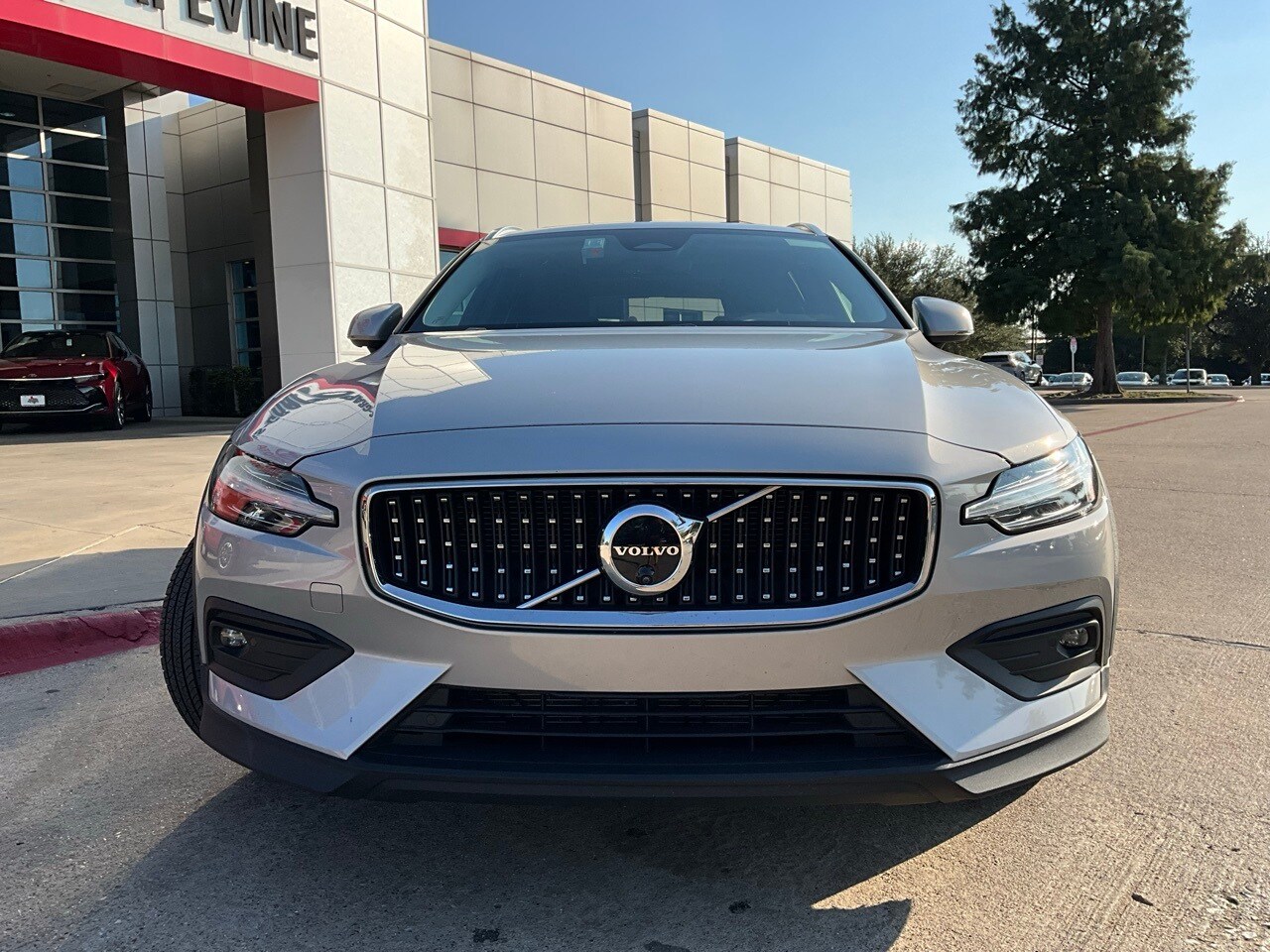 2025 Volvo V60 Cross Country B5 Plus photo 3