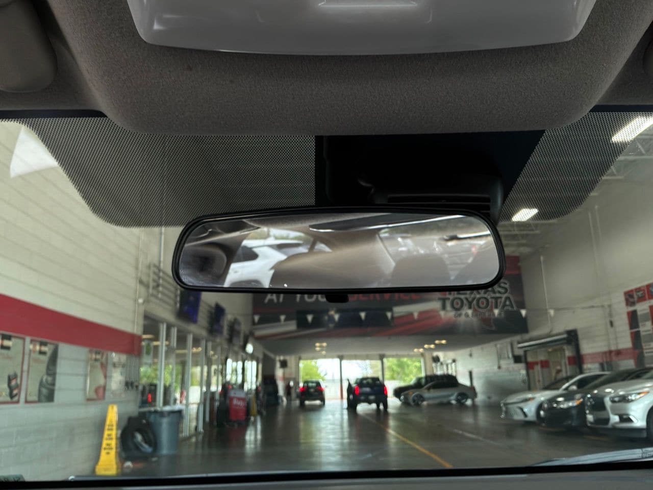 2025 Nissan Versa Sedan SV - Photo 17