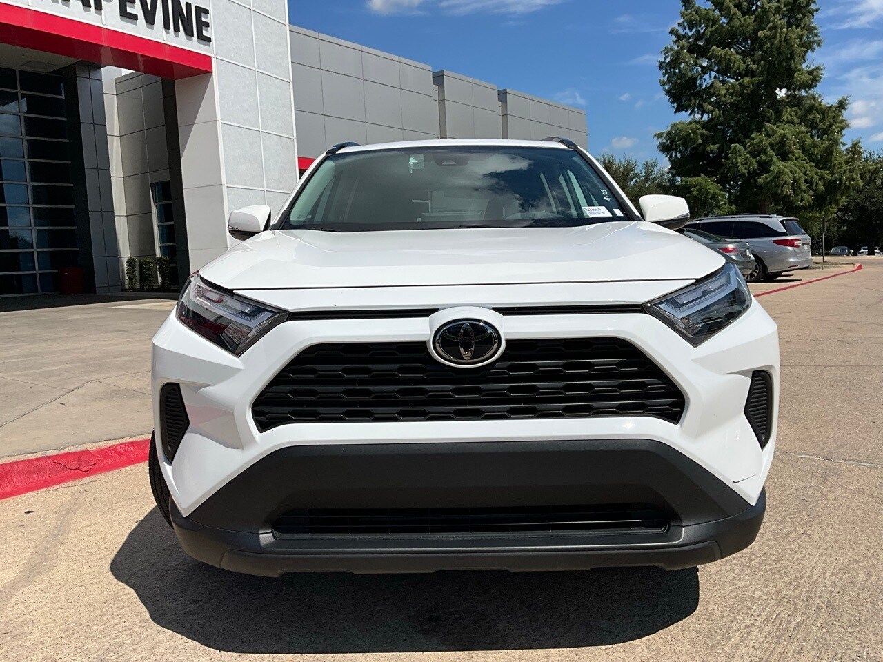 2024 Toyota RAV4 XLE photo 3