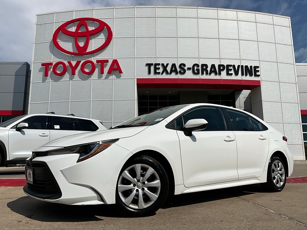 2024 Toyota Corolla LE photo 2
