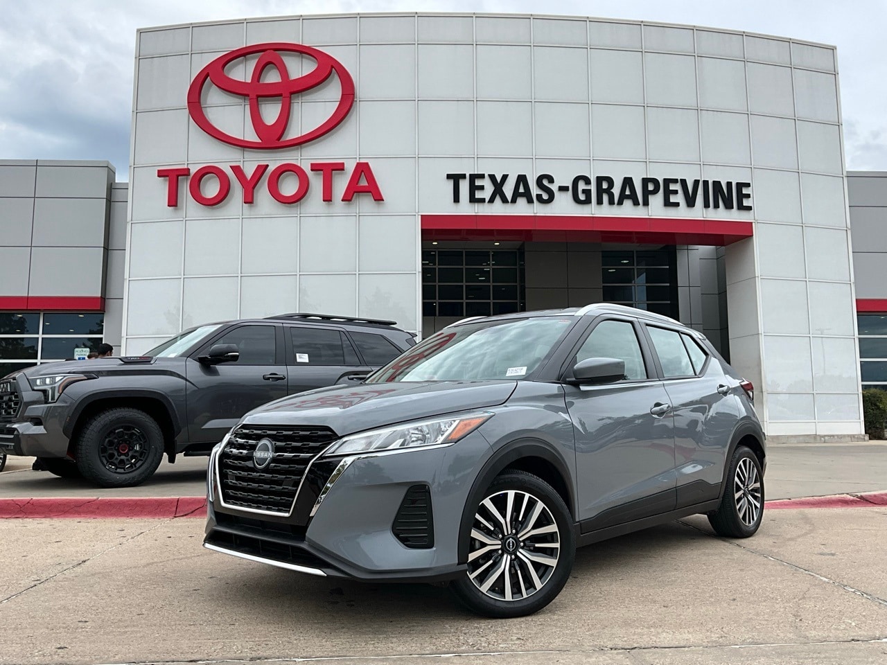 Used 2023 Nissan Kicks SV with VIN 3N1CP5CV4PL514270 for sale in Grapevine, TX