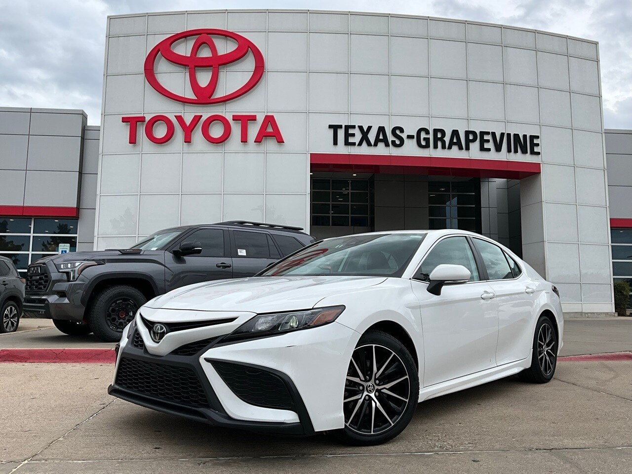 Used 2023 Toyota Camry SE with VIN 4T1G11AK4PU749982 for sale in Grapevine, TX