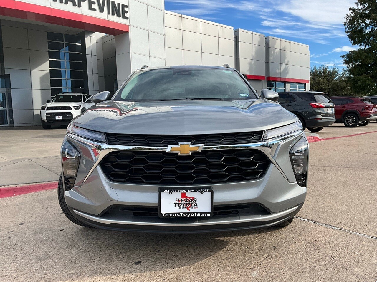 2025 Chevrolet Trax LT photo 3