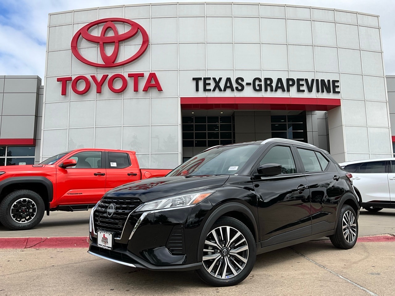 Used 2023 Nissan Kicks SV with VIN 3N1CP5CV1PL513741 for sale in Grapevine, TX