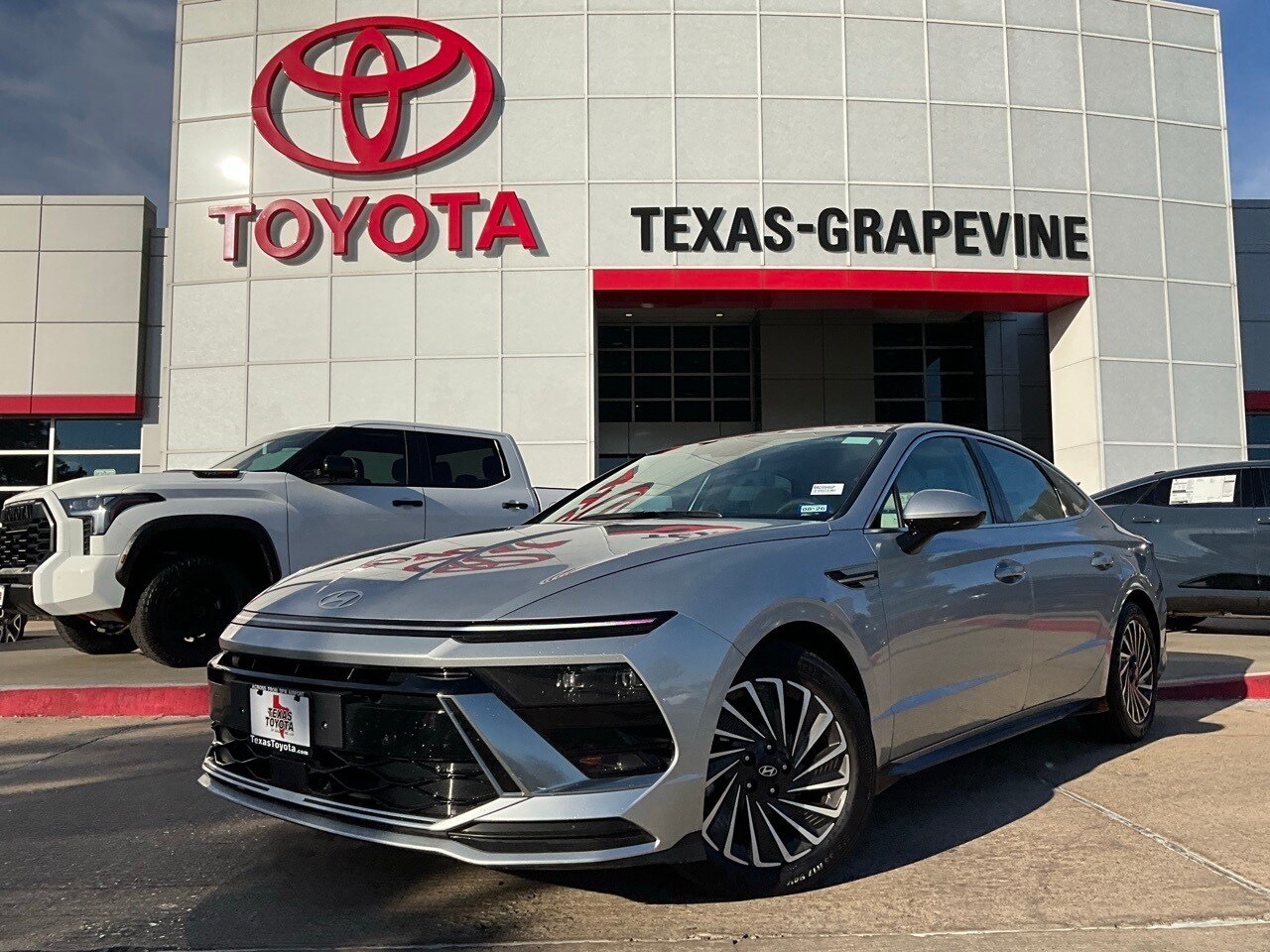 2024 Hyundai Sonata Hybrid SEL photo 2