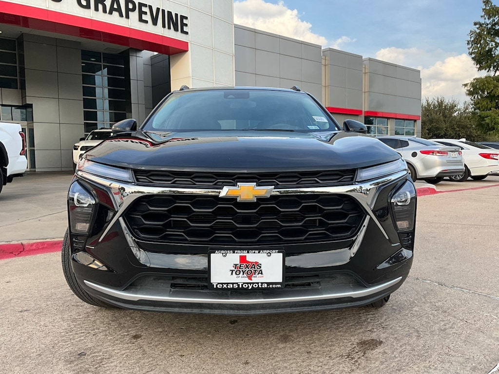 Used 2025 Chevrolet Trax LT SUV