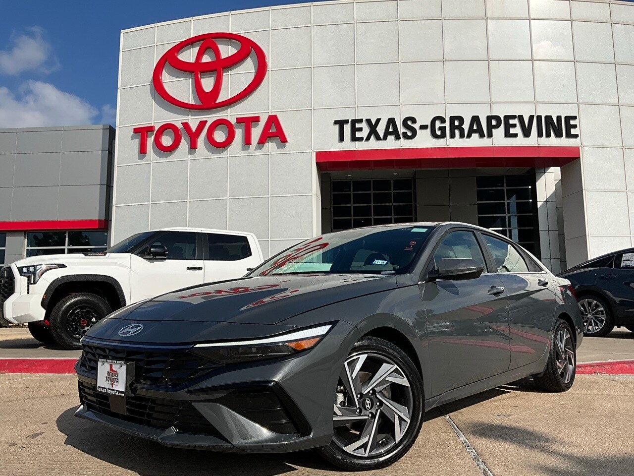 2025 Hyundai Elantra SEL Convenience photo 2