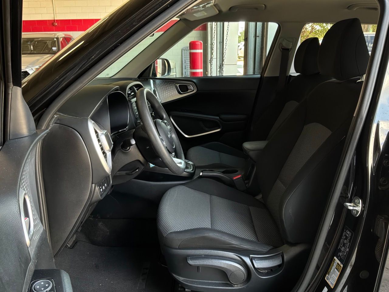 2025 Kia Soul LX - Photo 10