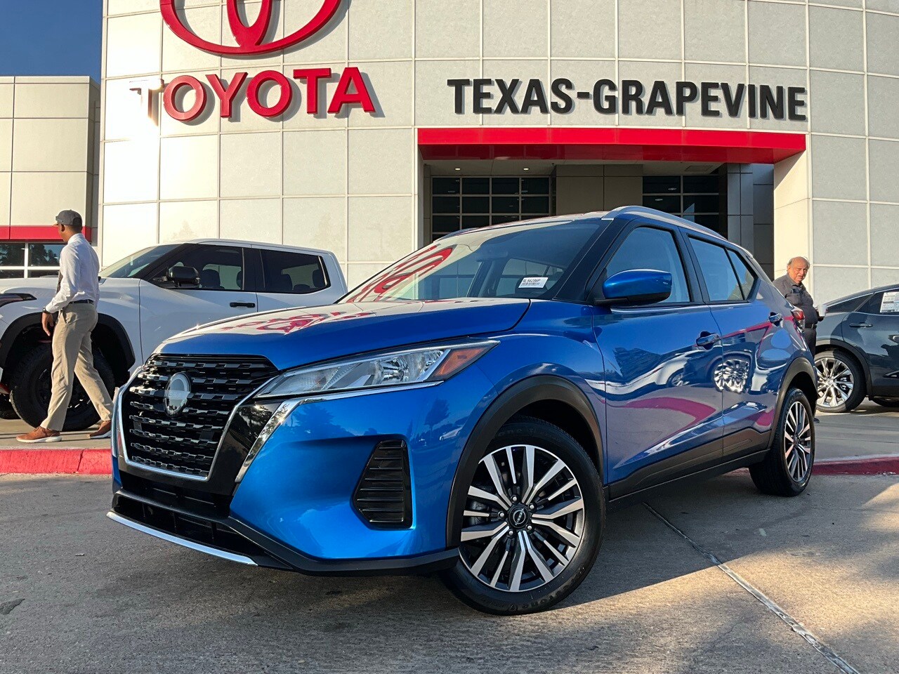 2024 Nissan Kicks SV photo 2