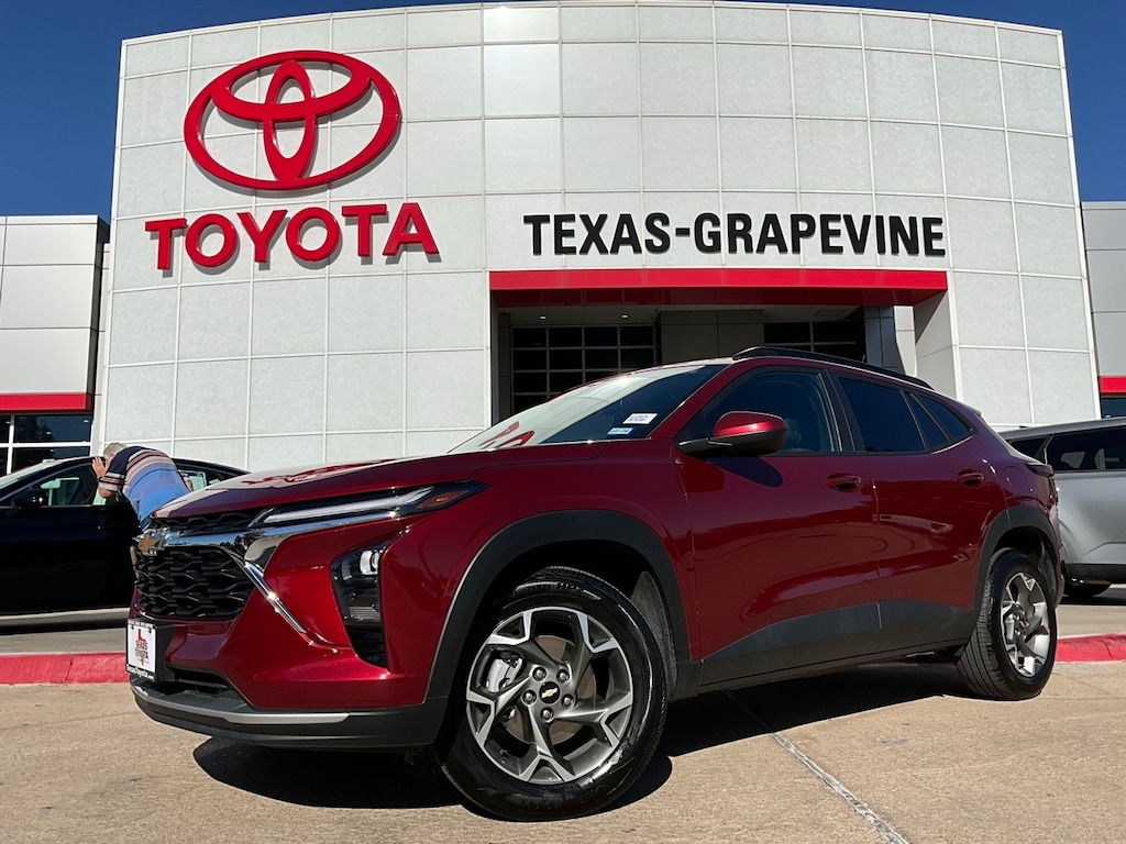 Used 2025 Chevrolet Trax LT SUV