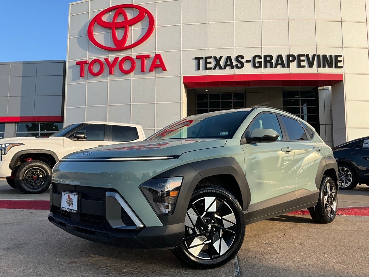 2025 Hyundai Kona SEL photo 2