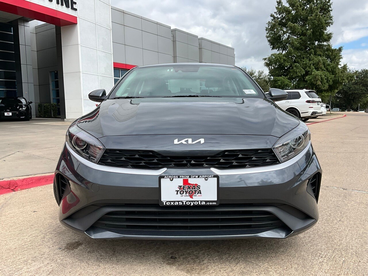 2024 Kia Forte LXS photo 3