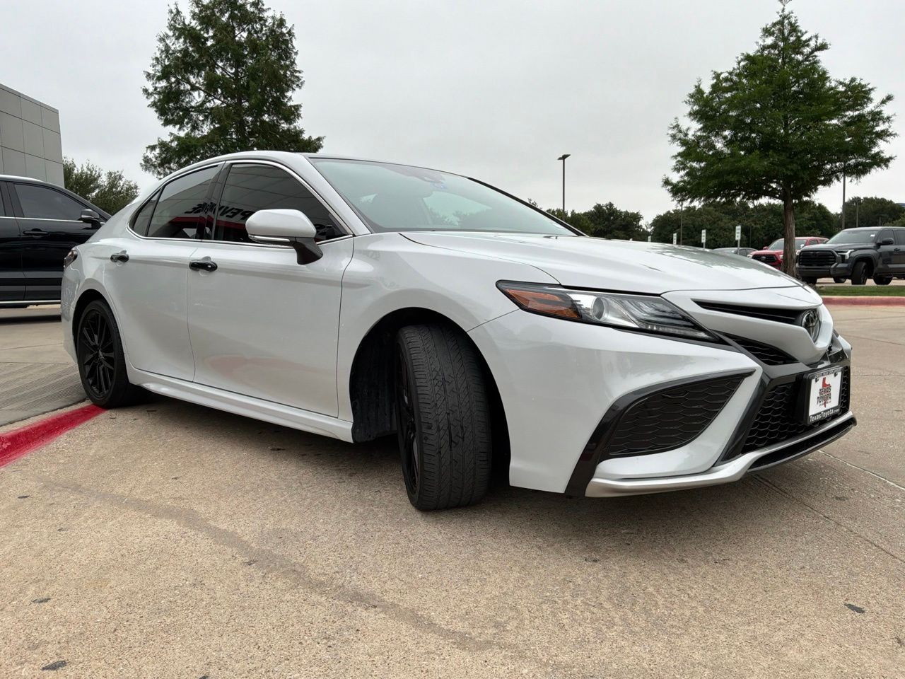 View vehicle photo 4