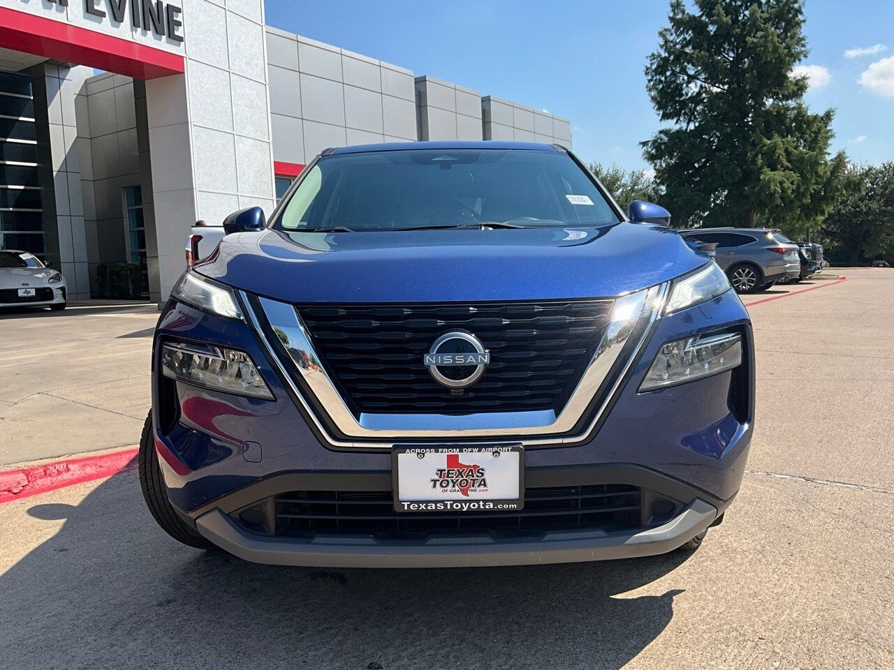 2023 Nissan Rogue SV photo 3