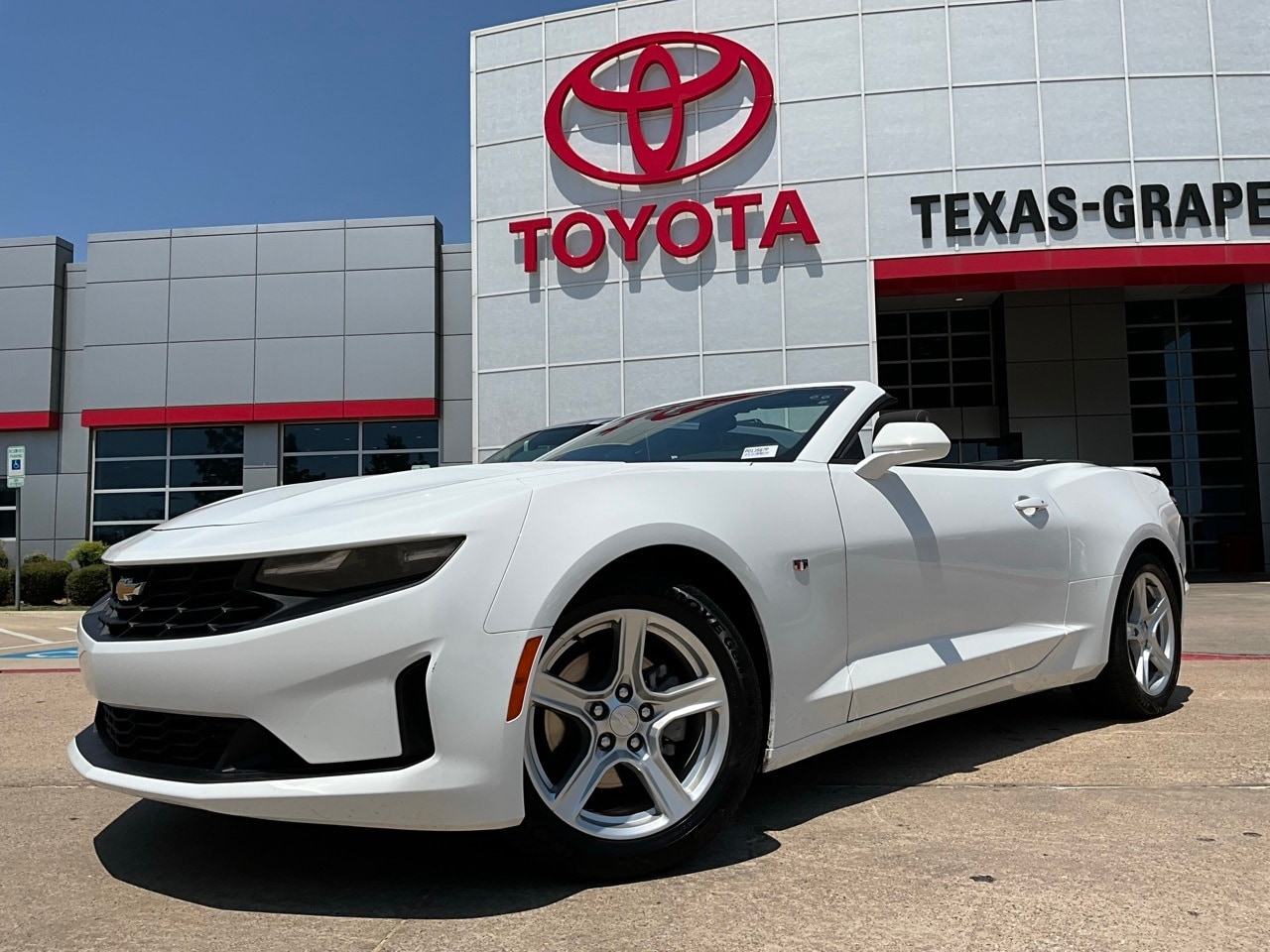 Used 2023 Chevrolet Camaro 1LT with VIN 1G1FB3DX4P0135675 for sale in Grapevine, TX