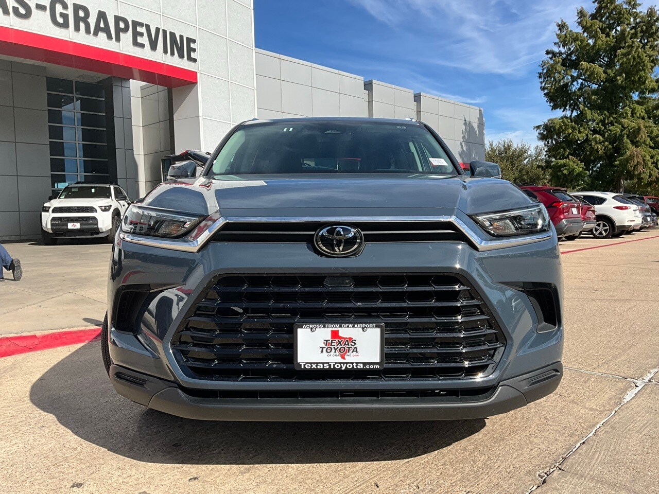 2025 Toyota Grand Highlander XLE photo 3