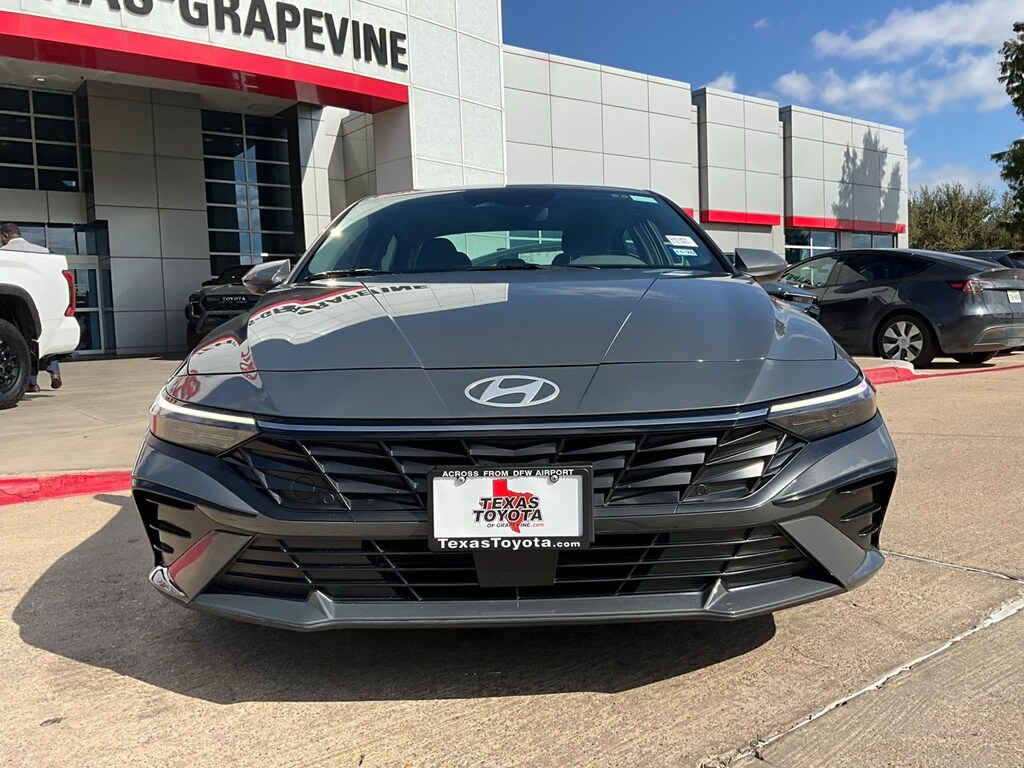 Used 2025 Hyundai Elantra SEL Convenience Sedan