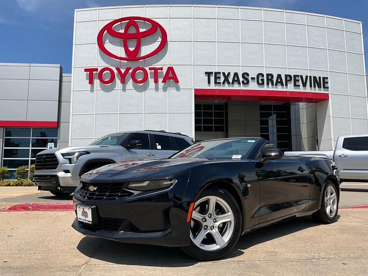 Used 2023 Chevrolet Camaro 1LT with VIN 1G1FB3DX4P0138401 for sale in Grapevine, TX