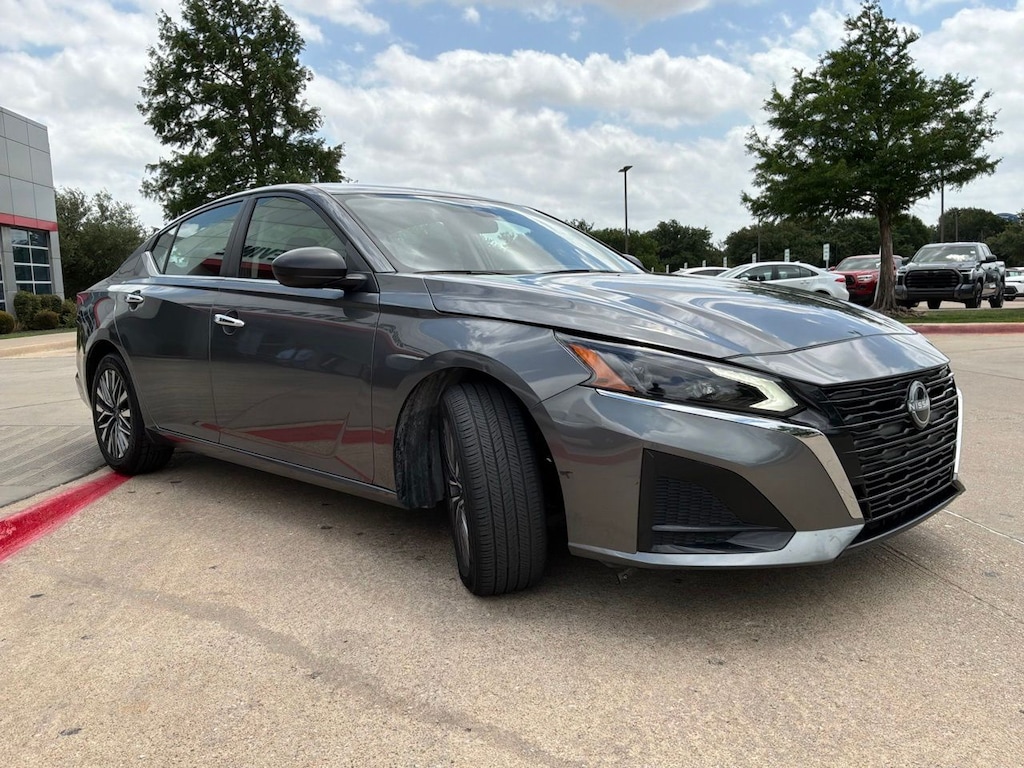 Used 2025 Nissan