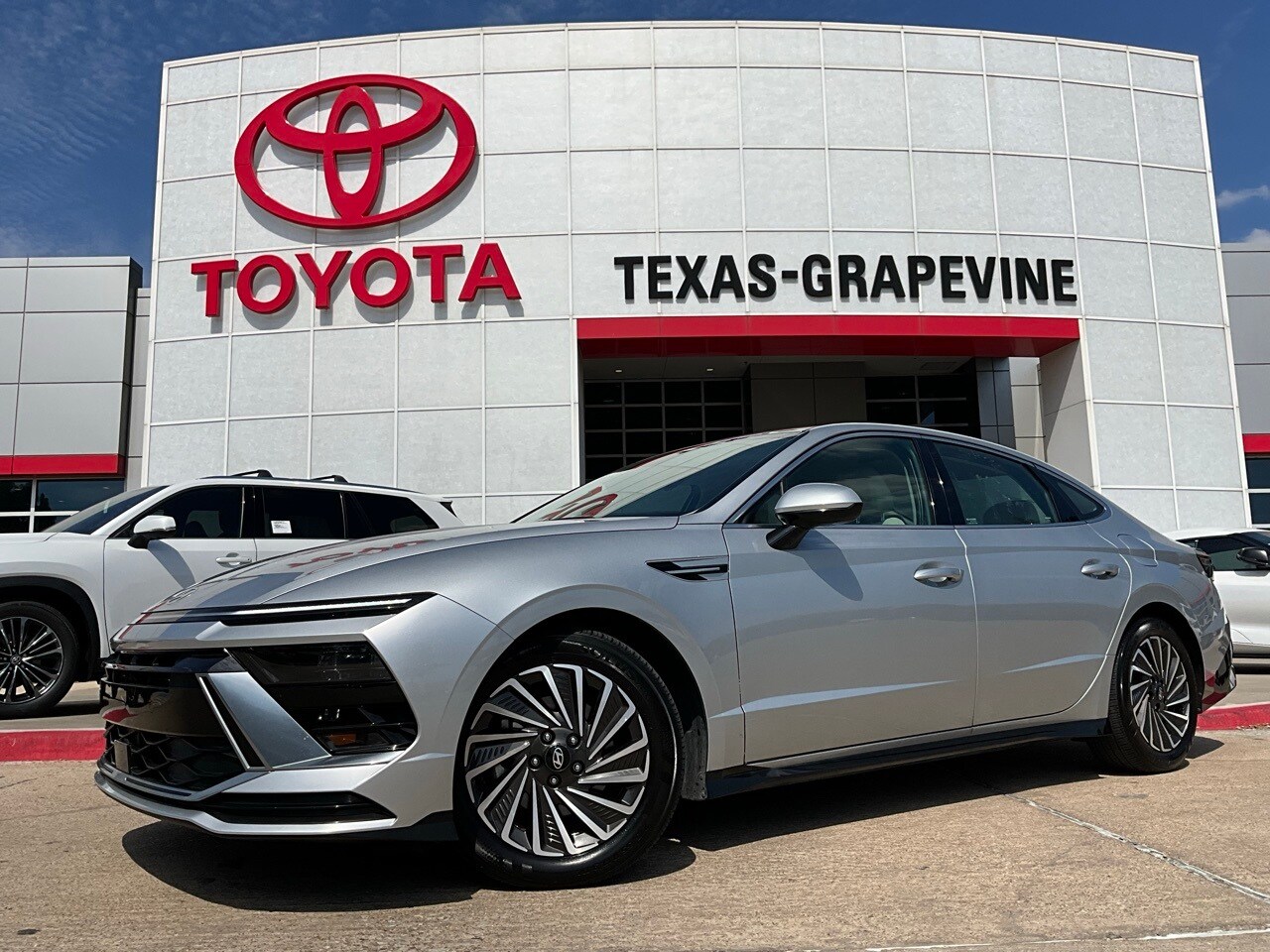 2024 Hyundai Sonata Hybrid SEL photo 2