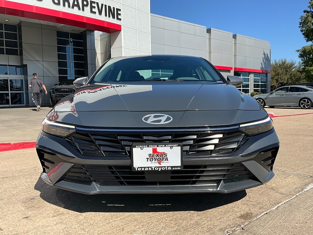 Used 2025 Hyundai Elantra SEL Convenience Sedan