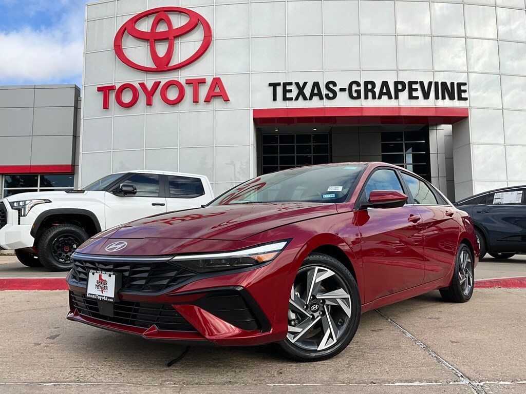 Used 2025 Hyundai Elantra SEL Convenience Sedan