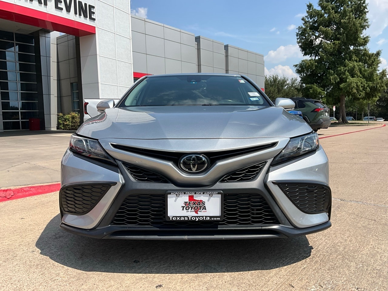 2023 Toyota Camry SE photo 3